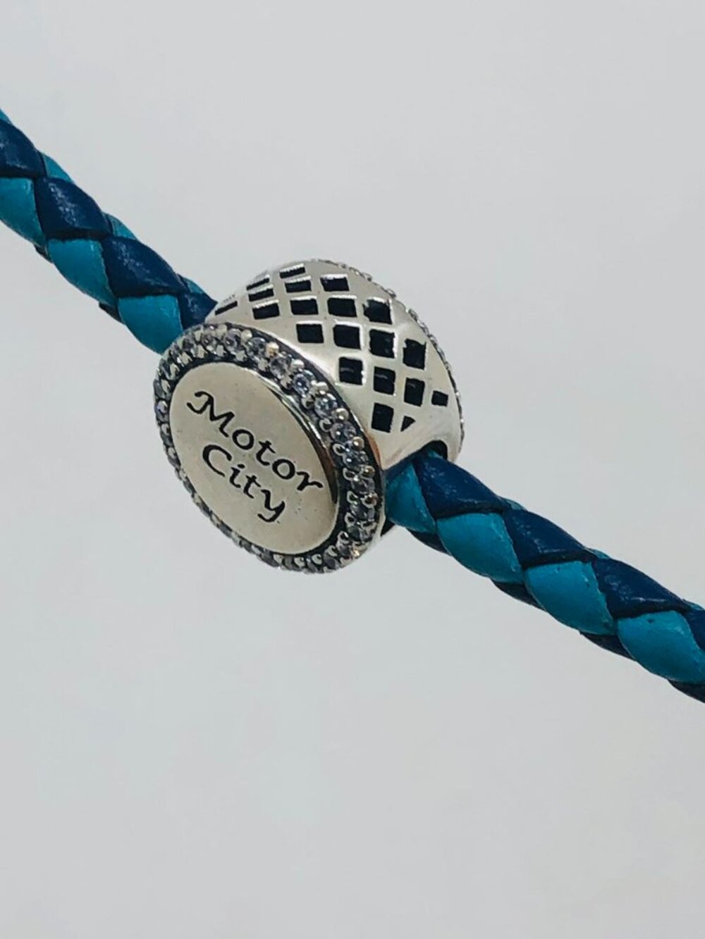 ✨✨Pandora Detroit Motor City Exclusive Dangle Charm Pendant - Picture 2 of 4